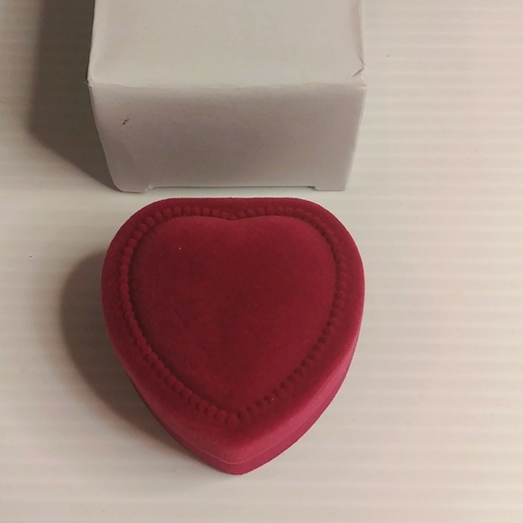 2/$15 ❤ New Velvet Ring Box in Rose Valentine's Day Gift Box - Picture 1 of 4